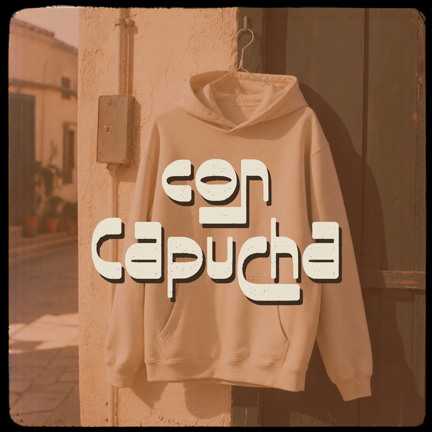 CON CAPUCHA